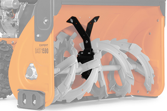 Усиленный редуктор с двумя дополнительными опорами передает до 95% крутящего момента двигателя. Срезные болты на шнеках защищают редуктор от перегрузок. Выходной вал редуктора крепится на подшипниках большого диаметра, что обеспечивает высокую устойчивость механизмов к вибрации и ударам.